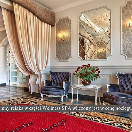 Готель Dwor Czarneckiego Porosly Екстер'єр фото