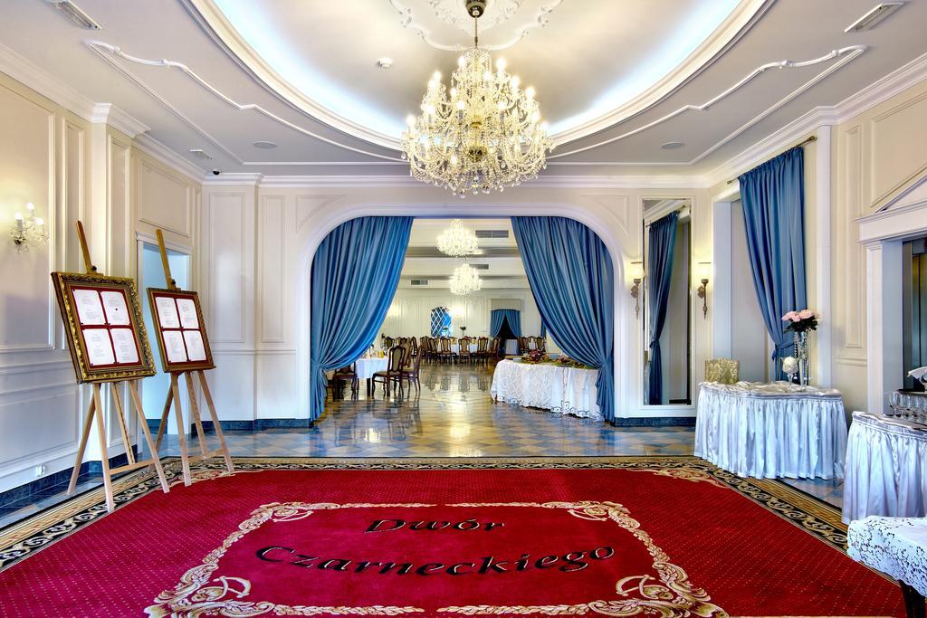 Готель Dwor Czarneckiego Porosly Екстер'єр фото